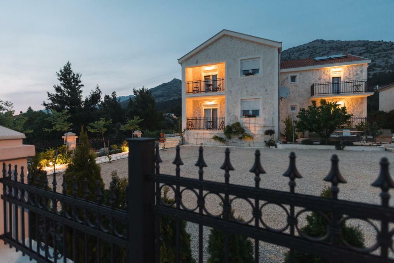 Hedon-Stone Apartment Стариград-Пакленица Екстериор снимка