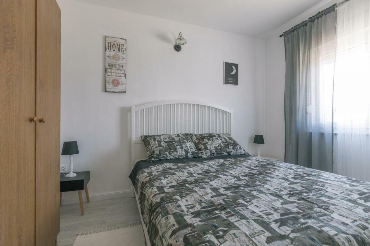 Hedon-Stone Apartment Стариград-Пакленица Екстериор снимка