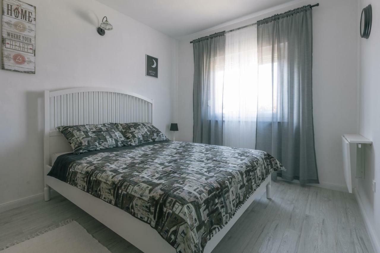 Hedon-Stone Apartment Стариград-Пакленица Екстериор снимка