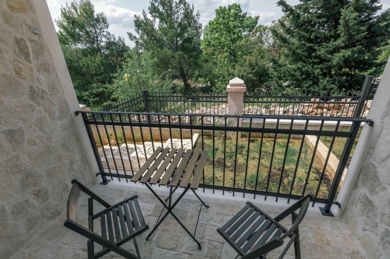 Hedon-Stone Apartment Стариград-Пакленица Екстериор снимка