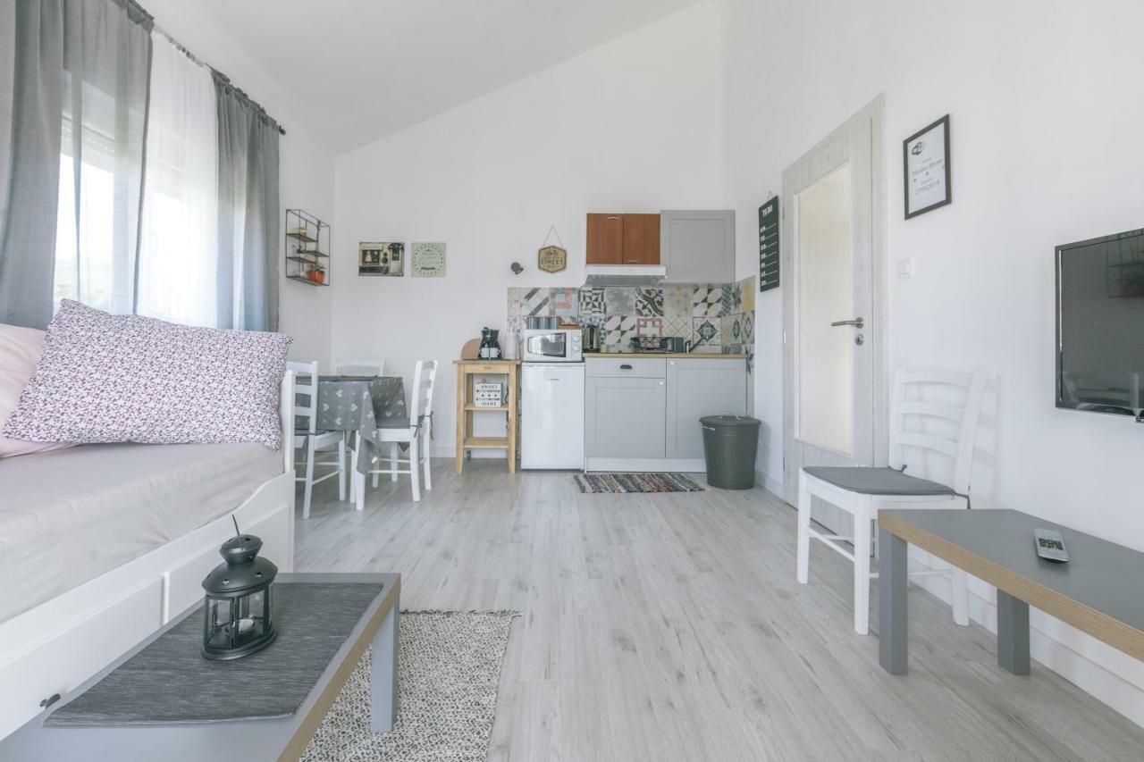 Hedon-Stone Apartment Стариград-Пакленица Екстериор снимка